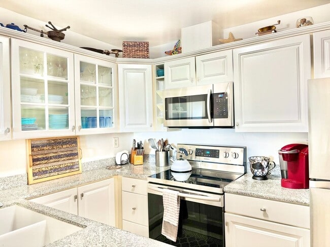 Photo - 1 Bedroom | Resort-Style Amenities | Walk to the Beach | Channel Islands Waterfront | Monthly Fur...