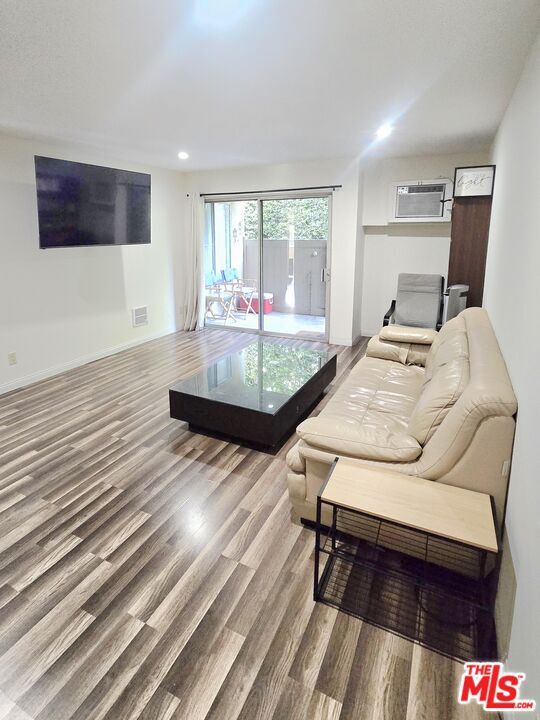 Photo - 12014 Kling St Unit 4
