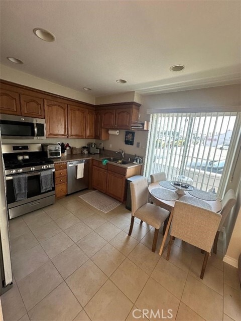 Photo - 202 Colton St