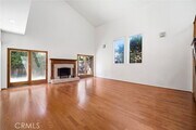 Photo - 19251 Oxnard St