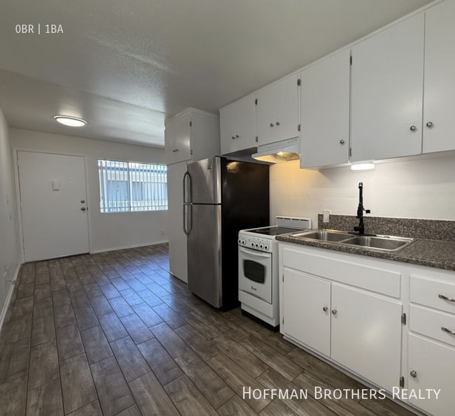 Photo - 15632 Leadwell St Unit 8