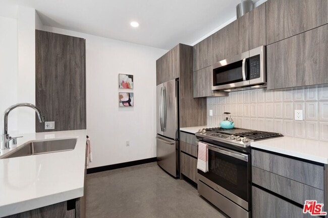 Photo - 11036 Moorpark St Unit 412