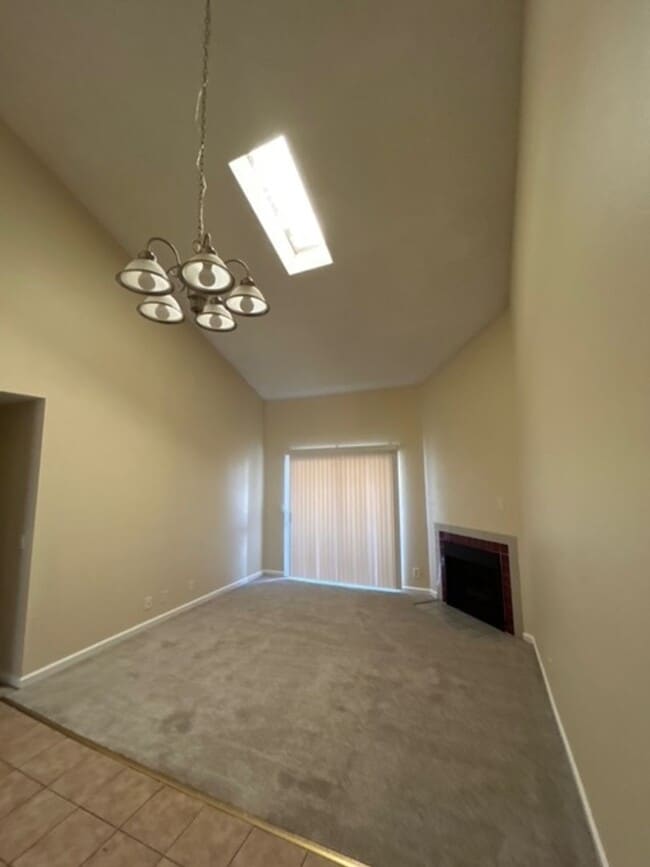 Building Photo - SPACIOUS 2 BDRM, 2 BA WITH HIGH CEILING! Unit 758 - 8 Rental