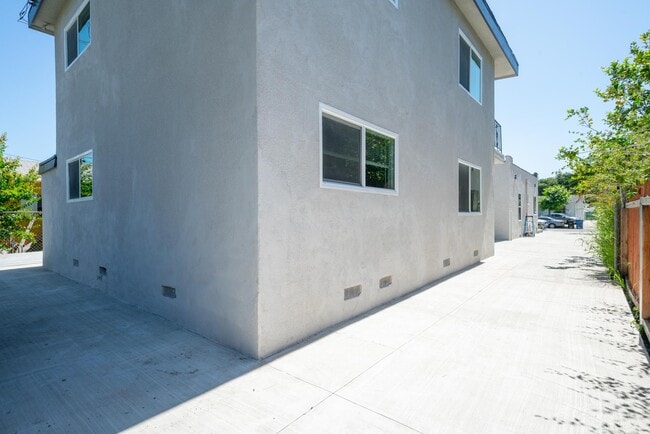 Photo - 2325 S Sycamore Ave Unit 2325.5