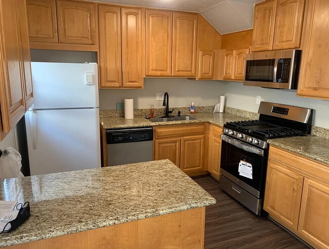 Building Photo - "Spacious 2-Bed, 2-Bath Gem in Northridge – Your Perfect 1074 Sq Ft Retreat!"