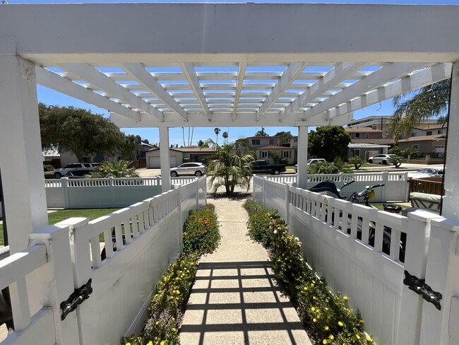 Building Photo - 1948 Reed Ave