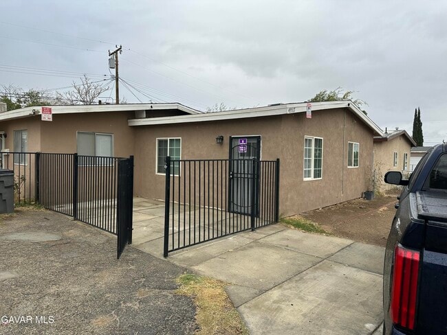 Building Photo - 45517 Corkwood Ave