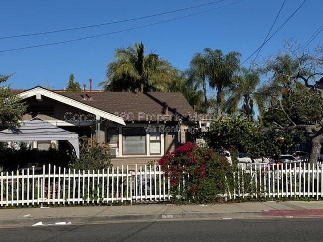 Building Photo - 3811 E 10th St