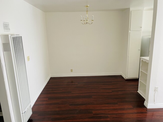 Photo - 827 N Hudson Ave