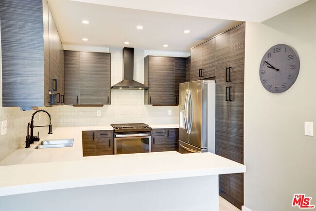 Photo - 423 N Palm Dr Unit 301