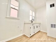 Photo - 412 S Burlington Ave Apartments
