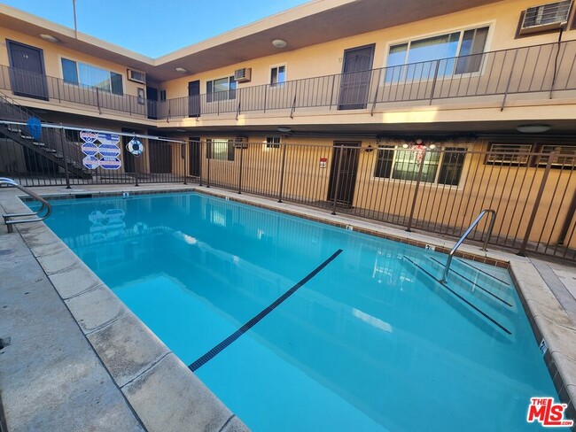 Building Photo - 3224 Chapman St Unit 7