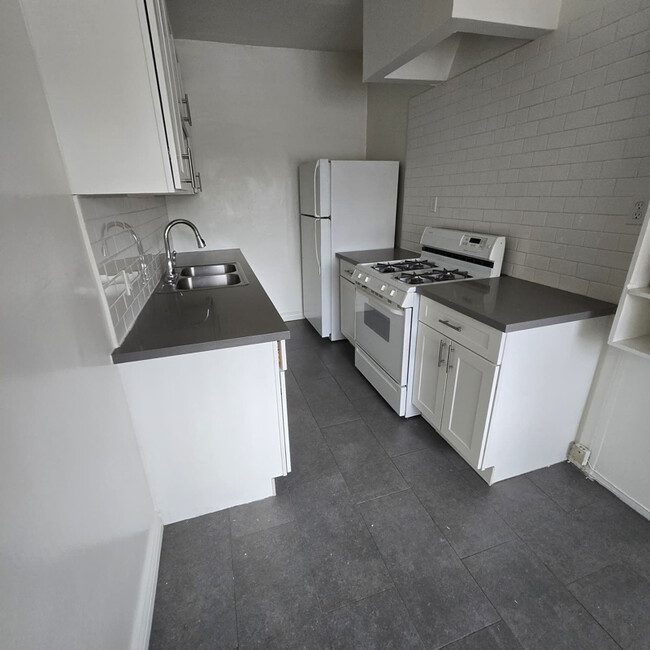 Photo - 833 N Formosa Ave