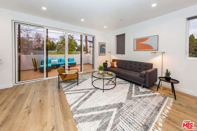 Photo - 809 N Cherokee Ave