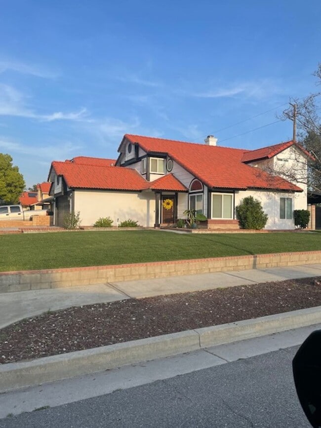 Beautiful 4 Bedroom, 3 Bathroom Home in Re... - Beautiful 4 Bedroom, 3 Bathroom Home in Re...