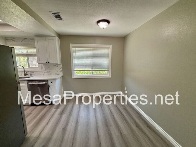 Photo - 1749 E Fairfield Ct Unit 4