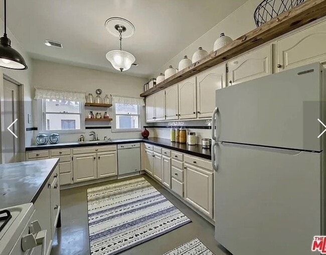 Photo - 145 N Sycamore Ave Unit 145 N. Sycamore Ave.