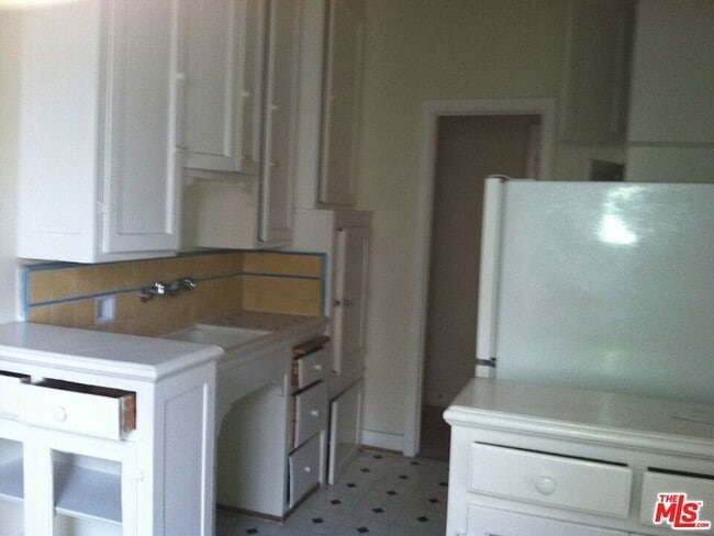 Photo - 630 S Kenmore Ave