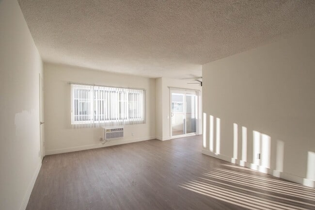 Photo - 10843 Kling St Unit 05