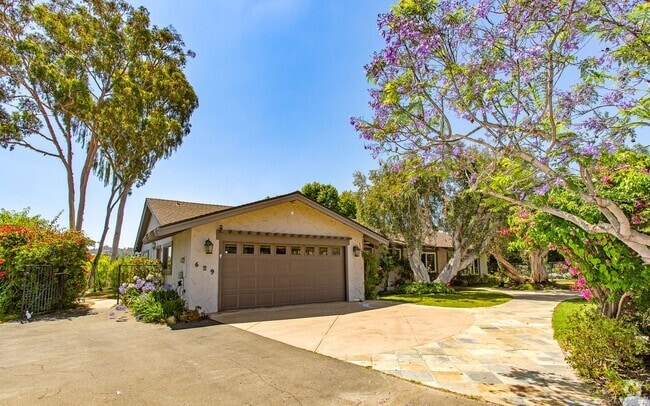 Building Photo - Stunning & Spacious Encinitas Home w/ Gorg...
