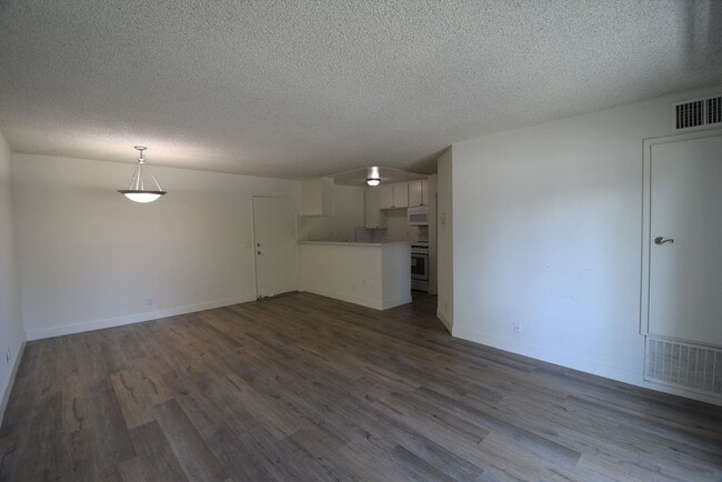 Photo - 15049 Burbank Blvd Unit 101