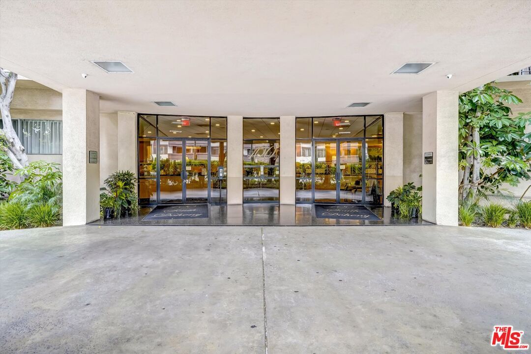 Photo - 100 S Doheny Dr Unit 813