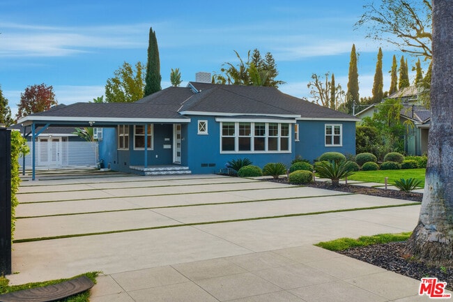 Photo - 15040 Hamlin St