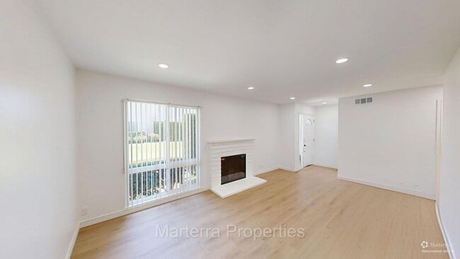 Photo - Beautiful 4 bedroom Home!