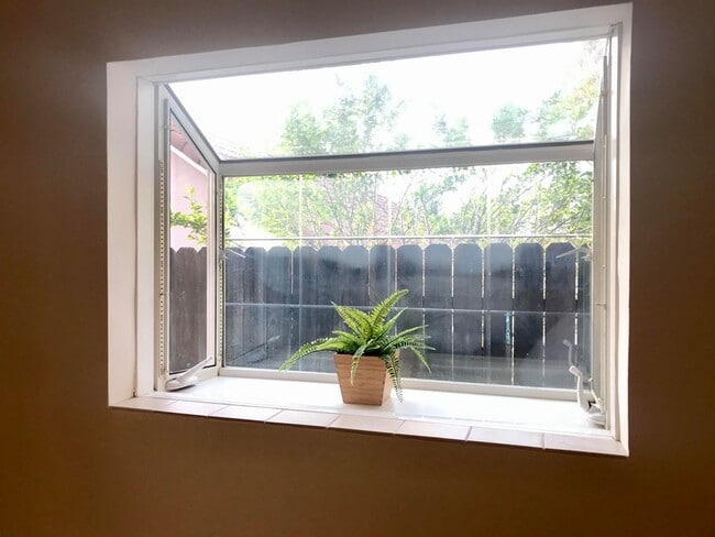 Photo - 4792 Mount Abbott St