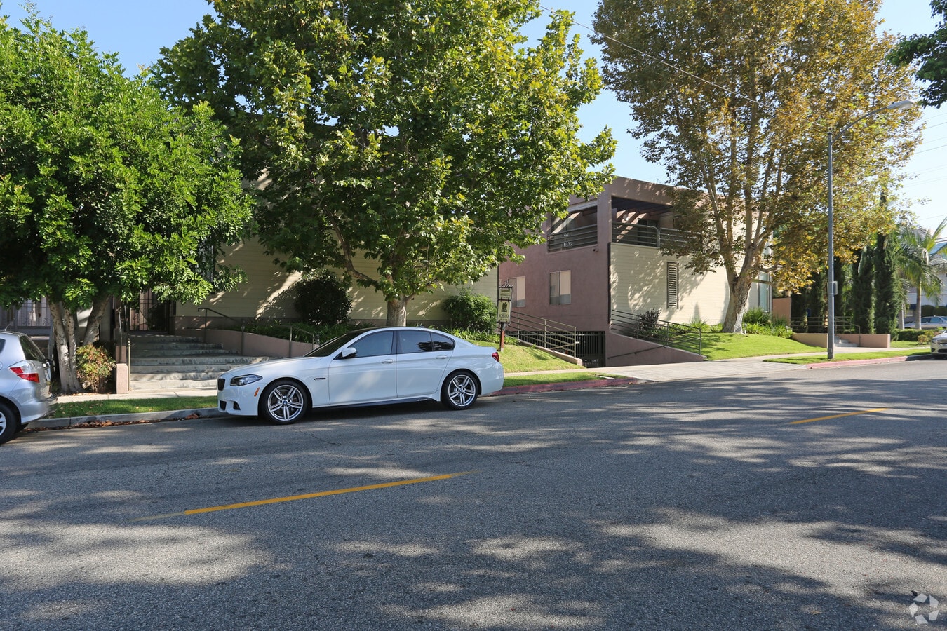 Photo - 407-409 W Lexington Dr