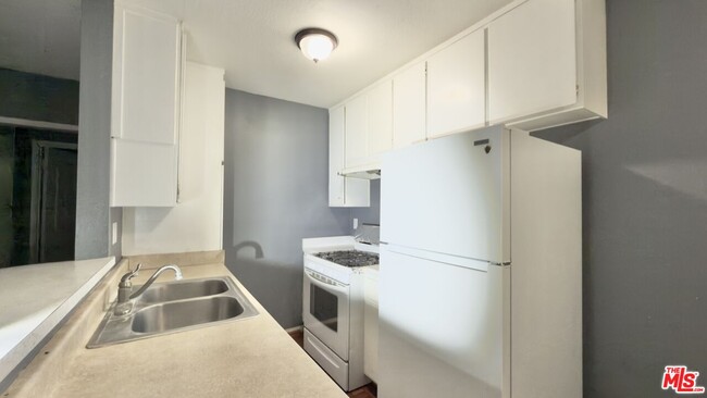 Photo - 837 S Ardmore Ave Unit 2