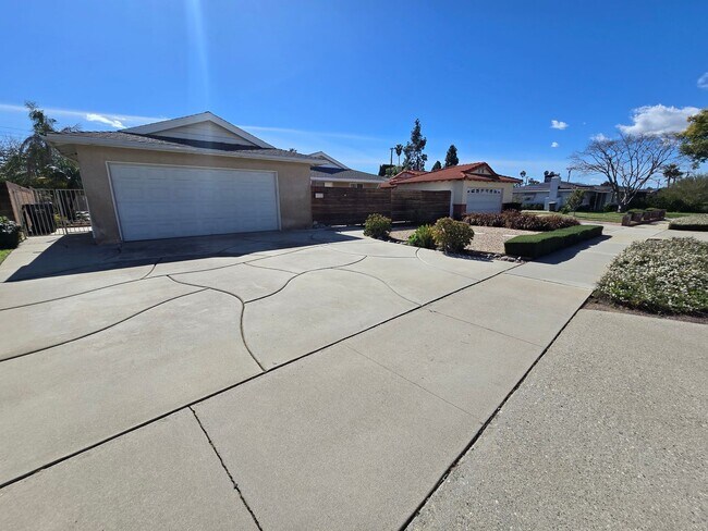 Photo - Beautiful 3 Bedroom Home with Pool