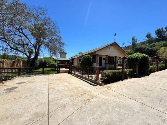 3BD/2BA HOME off Old Hwy 80, Ample Parking... - 3BD/2BA HOME off Old Hwy 80, Ample Parking...