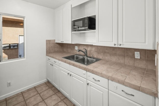 Photo - Emerson St Unit 3136