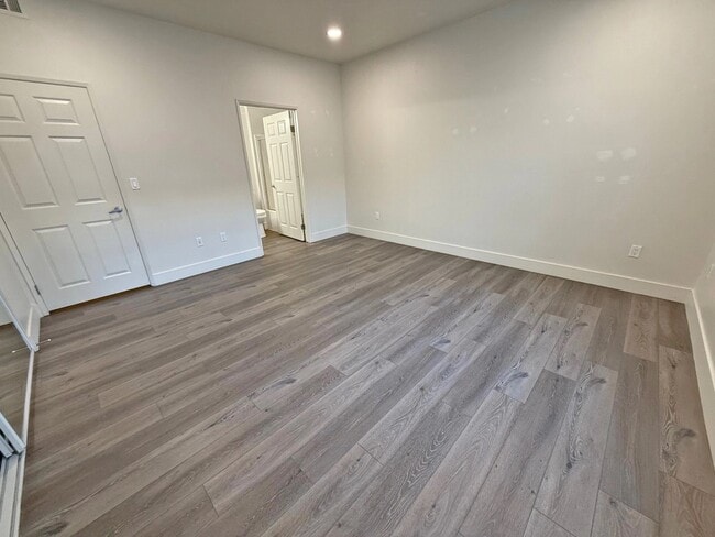 Photo - 4328 Mammoth Ave Unit 201