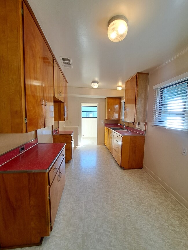 Photo - 124 N Lincoln St