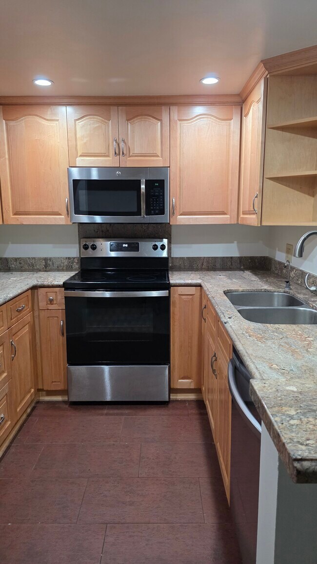 Kitchen - 12830 Burbank Blvd Unit 314