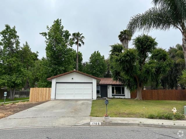 Building Photo - 1700 Lindsley Park Dr Rental