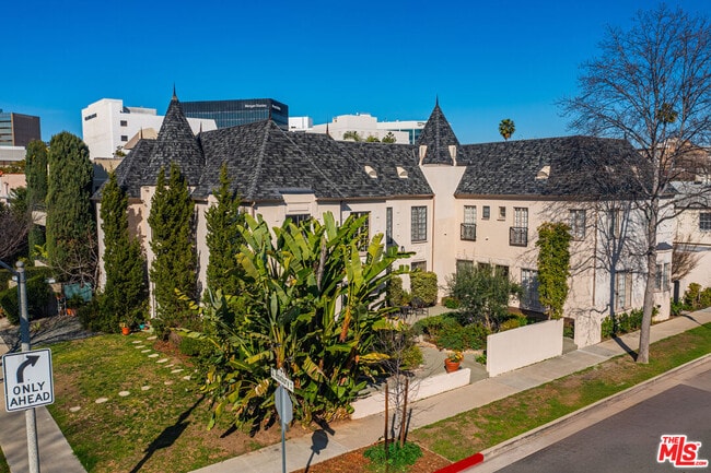 Photo - 152 S Roxbury Dr