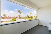 1BR, 1BA - 927SF - Balcony - Martel Royale