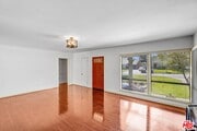 Photo - 520 N Beachwood Dr House