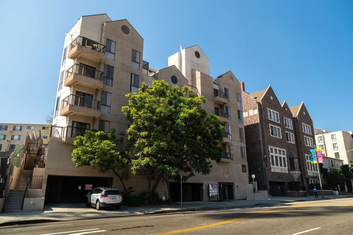 Floor Plan - UCLA STUDENT DISCOUNT: $500 OFF AT MOVE-IN! 747...