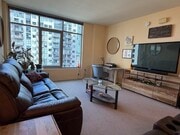 Photo - 425 W Beech St