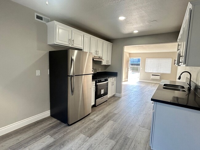Palm View Apartments - Azusa, CA | WestsideRentals.com