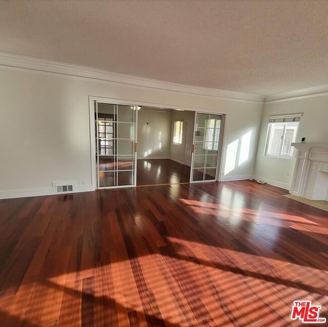 Photo - 1030 S St Andrews Pl