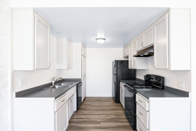 Photo - Fairway Apartments