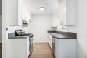 1BD, 1BA - 647SF - Kitchen - Las Palmas Apartments