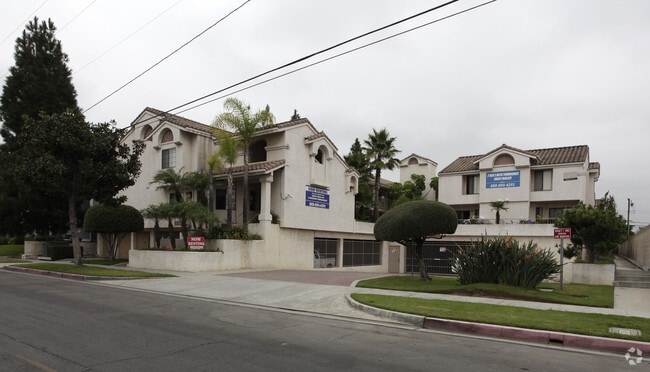Building Photo - The Villas at Anaheim