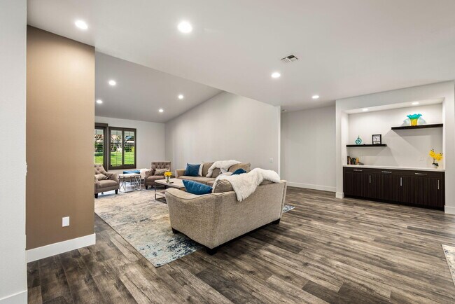 Photo - 44839 Oro Grande Cir