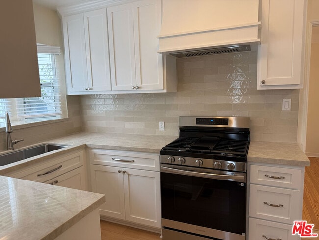 Photo - 617 W Glenoaks Blvd